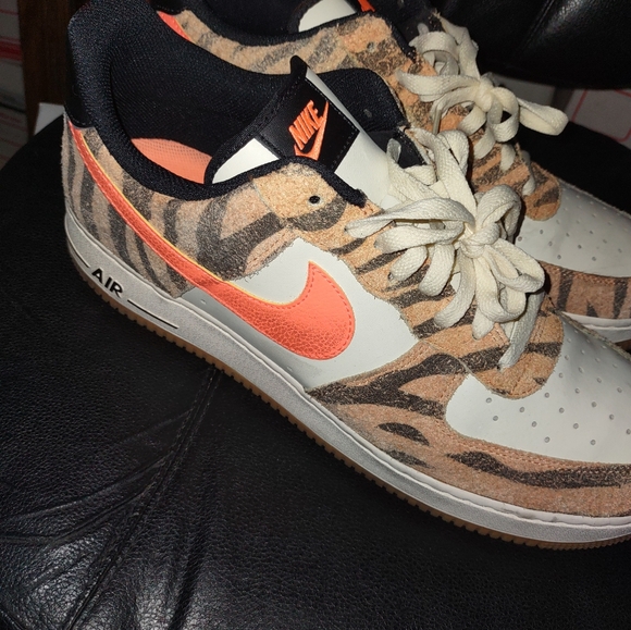 Limited edition AF1 Dakari Tiger stripe size 14 - Picture 2 of 11